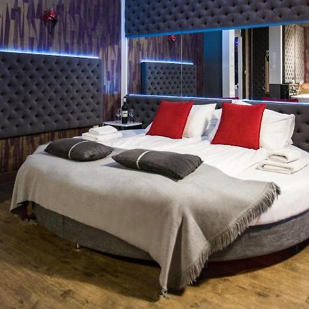 Yourplace Romantic Apartment With Private Patio كراكوفيا المظهر الخارجي الصورة